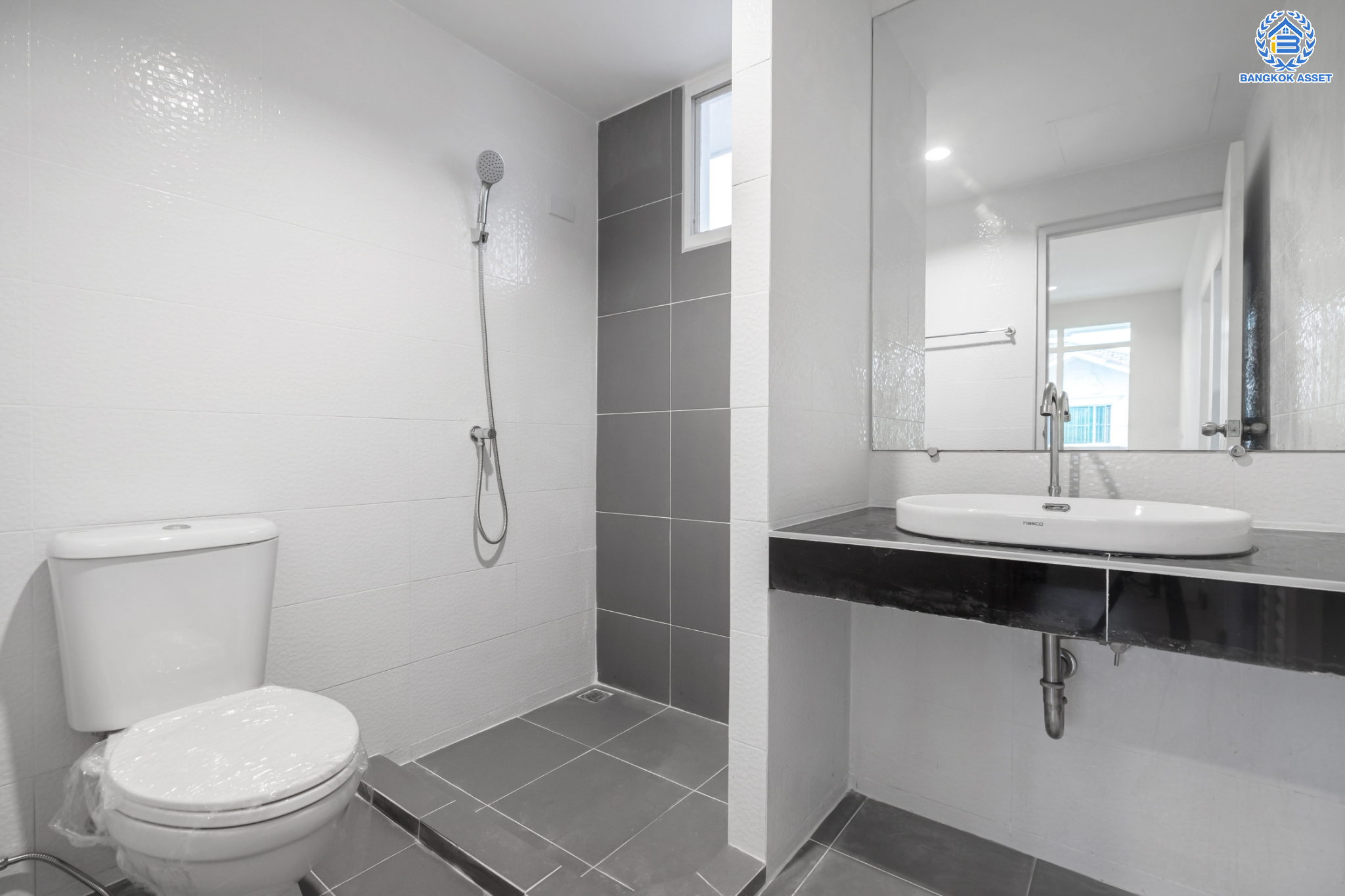 บ้านมือสองตกแต่งใหม่ หลังใหญ่ ดีไซน์ทันสมัย เนื้อที่ 54.1 ตร.ว. ม.ภัสสร14 บางใหญ่-กาญจนาฯ (ซ.กันตนา) รองรับทุกความสุข ฟังก์ชัน 3 ห้องนอน 3 ห้องน้ำ 1 ห้องอเนกประสงค์ 2 ที่จอดรถ บนทำเลศักยภาพ ใกล้เซ็นทรัลเวสต์เกต ทางด่วน "ศรีรัช" และรถไฟฟ้าสายสีม่วง "สถานีตลาดบางใหญ่"